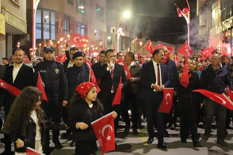 29 Ekim Cumhuriyet Bayramı coşkusu fener alayı ile taçlandı