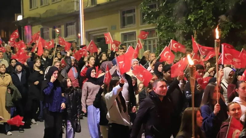 29 Ekim Cumhuriyet Bayramı coşkusu fener alayı ile taçlandı