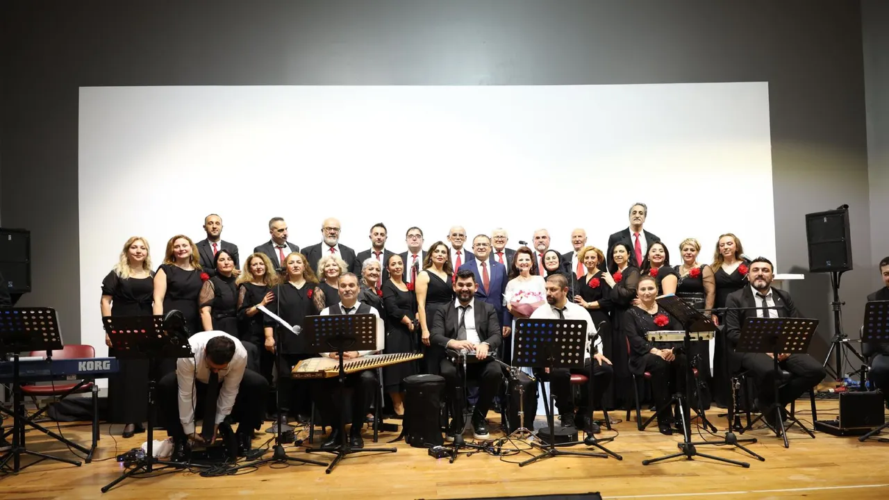 Derince´de Cumhuriyet sanatla buluştu