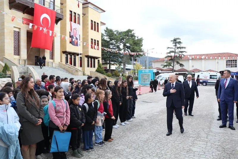 Gönen Gönen’de 29 Ekim Cumhuriyet Bayramı coşkuyla kutlandı
