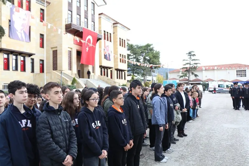 Gönen Gönen’de 29 Ekim Cumhuriyet Bayramı coşkuyla kutlandı