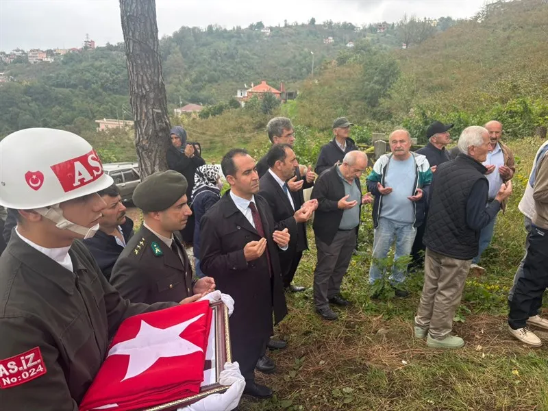 Giresun Vali Yardımcısı Yakınoğlu ve Kaymakam Civelek, Kıbrıs Gazisi Galip Sefer’in cenaze törenine katıldı