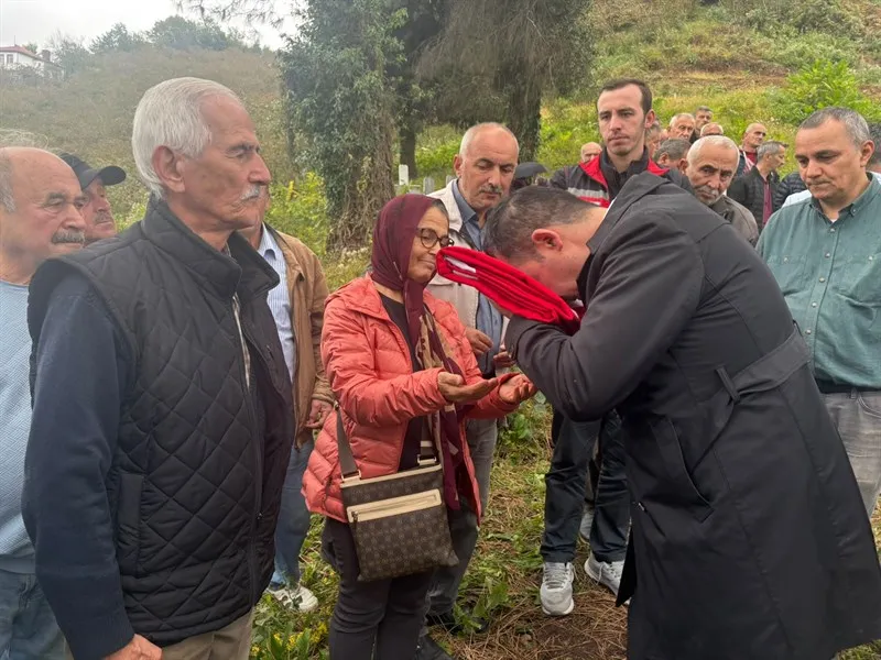 Giresun Vali Yardımcısı Yakınoğlu ve Kaymakam Civelek, Kıbrıs Gazisi Galip Sefer’in cenaze törenine katıldı