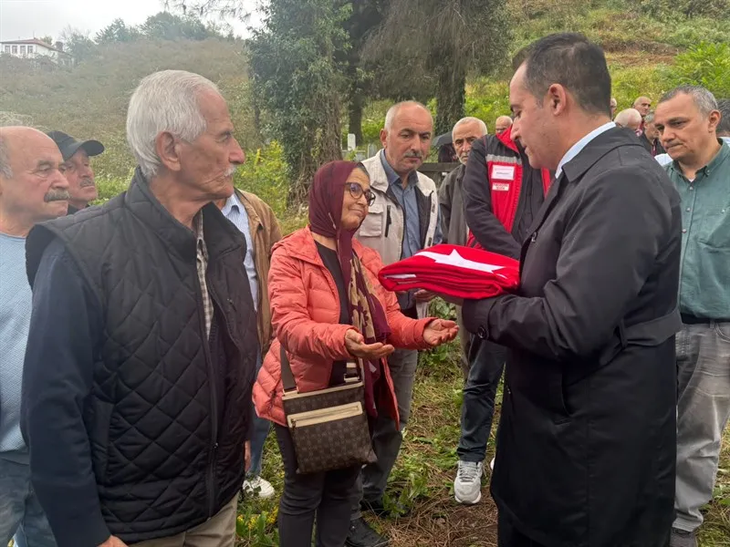 Giresun Vali Yardımcısı Yakınoğlu ve Kaymakam Civelek, Kıbrıs Gazisi Galip Sefer’in cenaze törenine katıldı