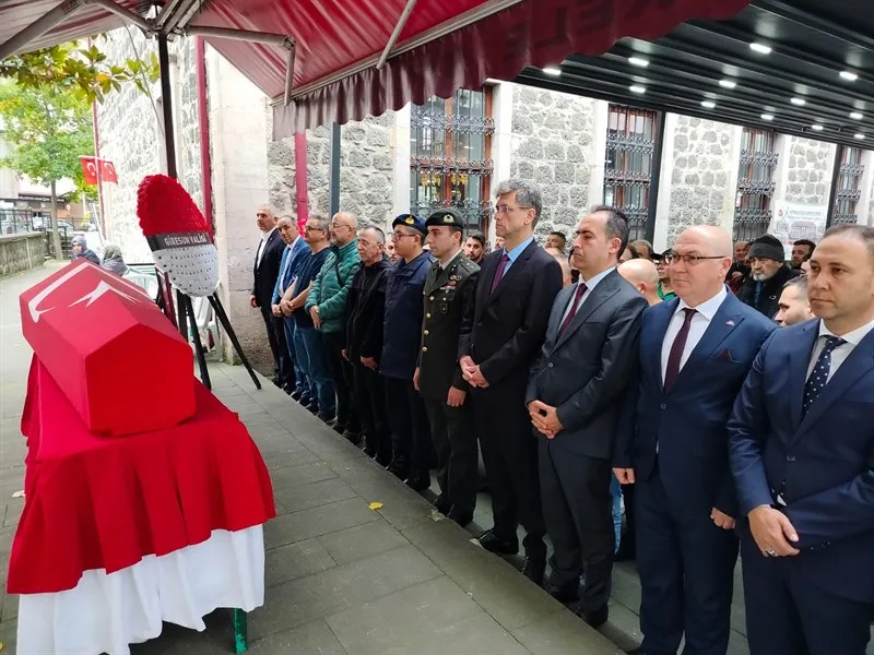 Giresun Vali Yardımcısı Yakınoğlu ve Kaymakam Civelek, Kıbrıs Gazisi Galip Sefer’in cenaze törenine katıldı