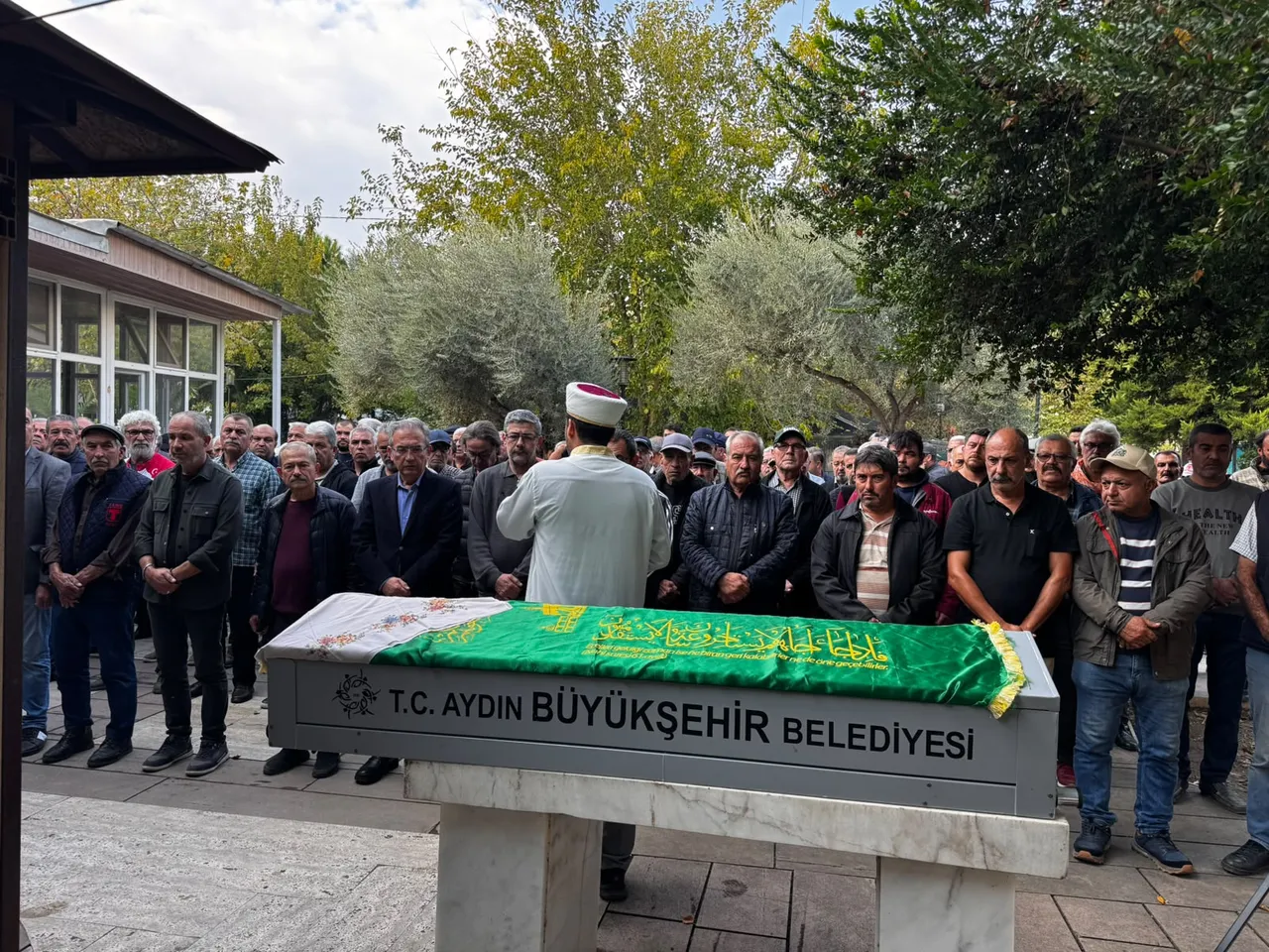 Rektör Yardımcısı Özarslan, Münevver Çıkrık’ın cenaze törenine katıldı