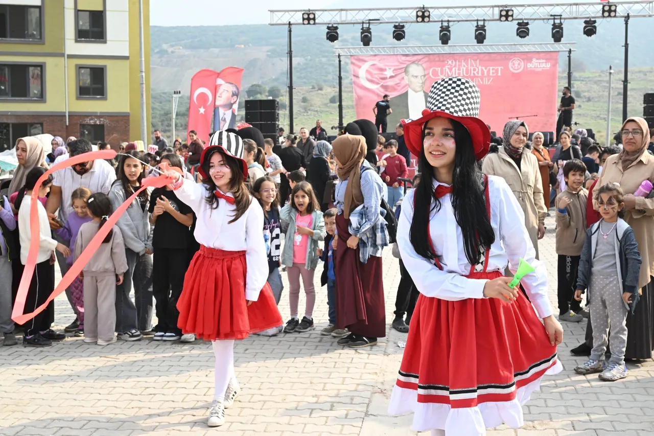 Büyükşehir’den Çocuklara Cumhuriyet Bayramı Şenliği