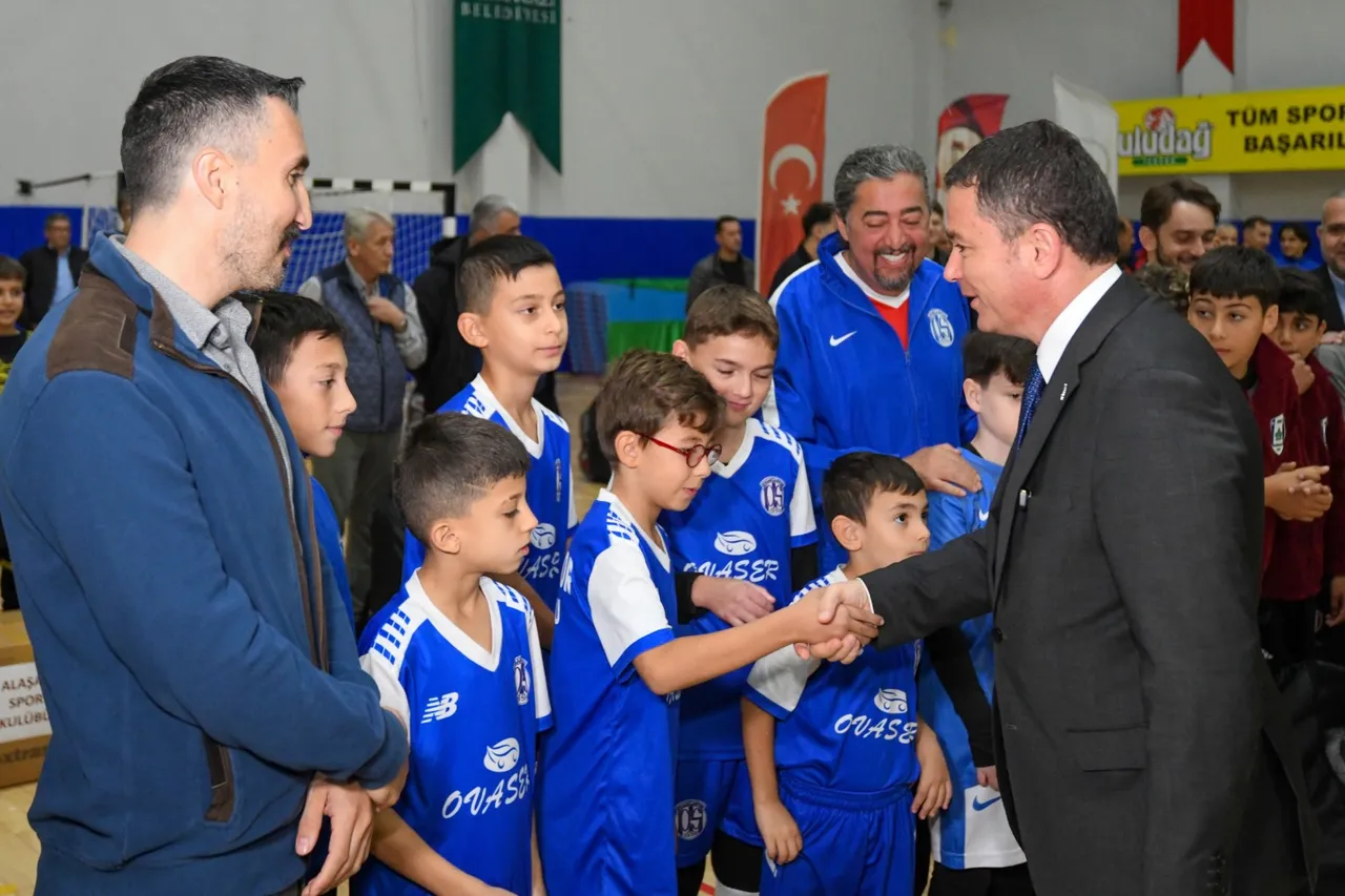 Osmangazi Belediyesi’nden Amatör Spor kulüplerine büyük destek